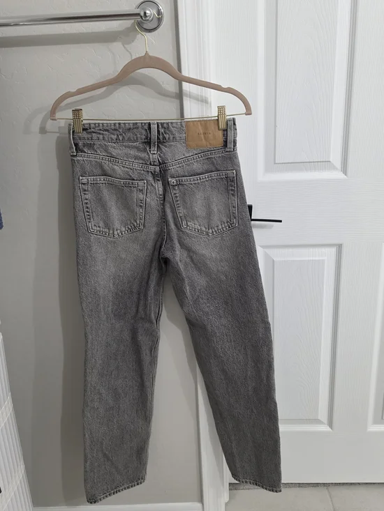 H&M Women's High-Rise Washed Grey Straight Jeans - Picture 5 of 7